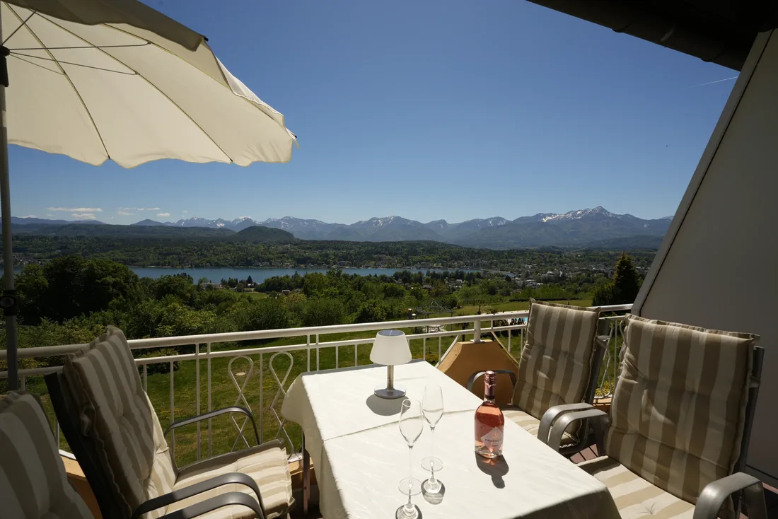 Ausblick von Wohnung 7 über den Wörthersee