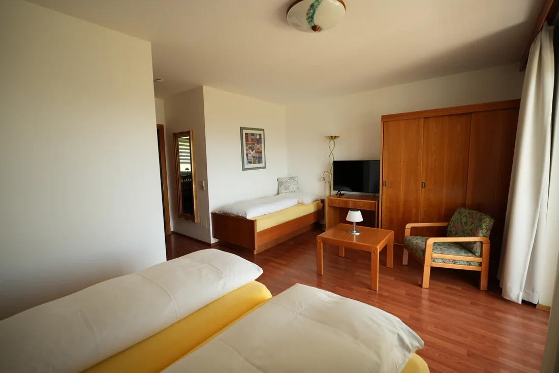 Wohnung 4 – Wohnzimmer (Schlafzimmer 2) – Ansicht 1